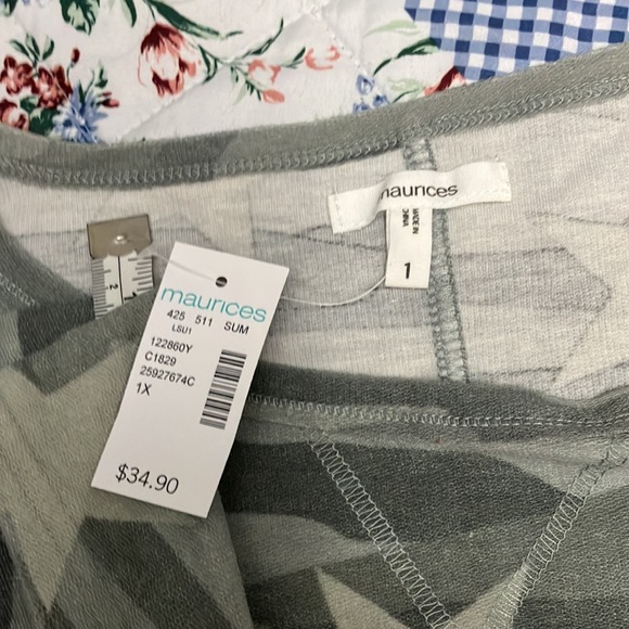 Maurice’s Top - Picture 4 of 5